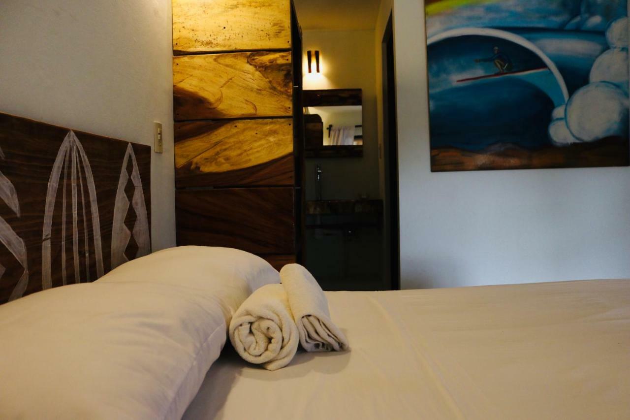 Hostel Experiencia Surf Camp Brisas de Zicatela Zewnętrze zdjęcie